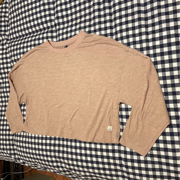 Vuori Tops - Vuori Oversized Crop Long Sleeve T-Shirt Size XS GUC